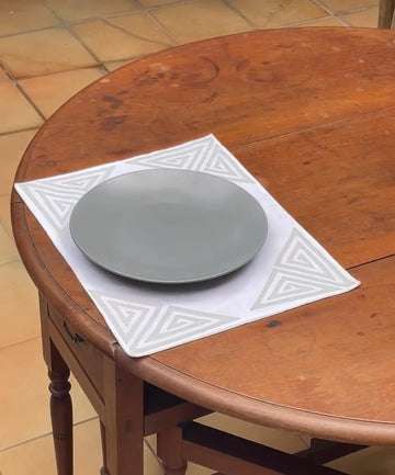 PA BRE Placemats with Gray Geometric Mola