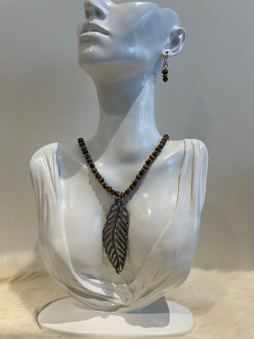 Beaded Necklace with Elements